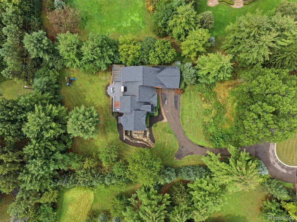4700 Botany Glen Commerce Charter Township, MI 48382