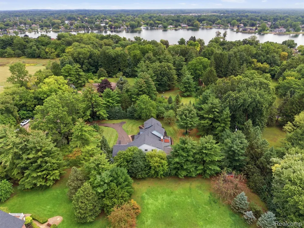 4700 Botany Glen Commerce Charter Township, MI 48382