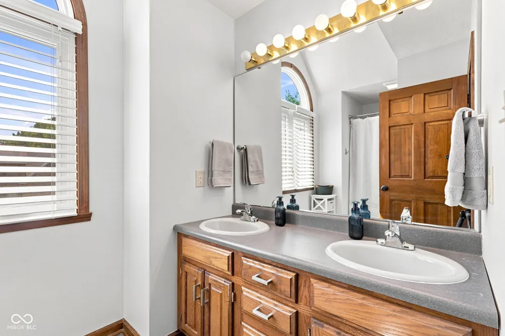 4510 Runyon Deer Lane Greenwood, IN 46142