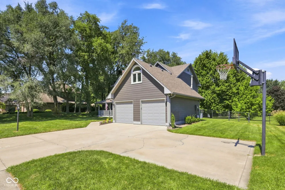 4510 Runyon Deer Lane Greenwood, IN 46142