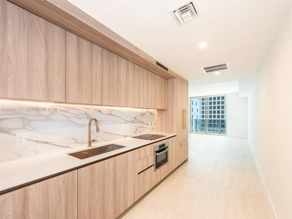 77 SE 5th St #1714 Miami, FL 33131
