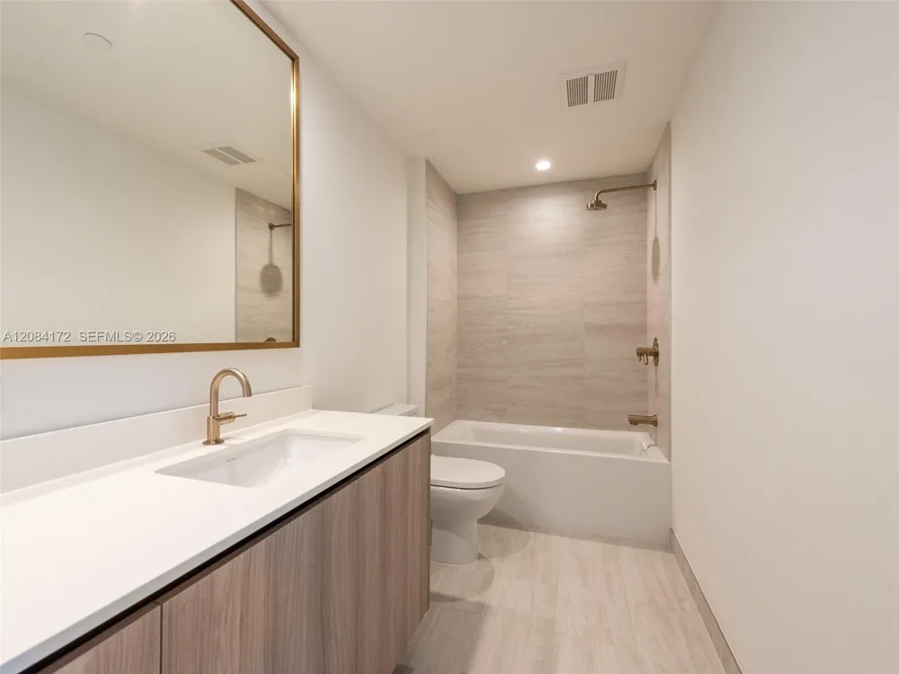 77 SE 5th St #1714 Miami, FL 33131