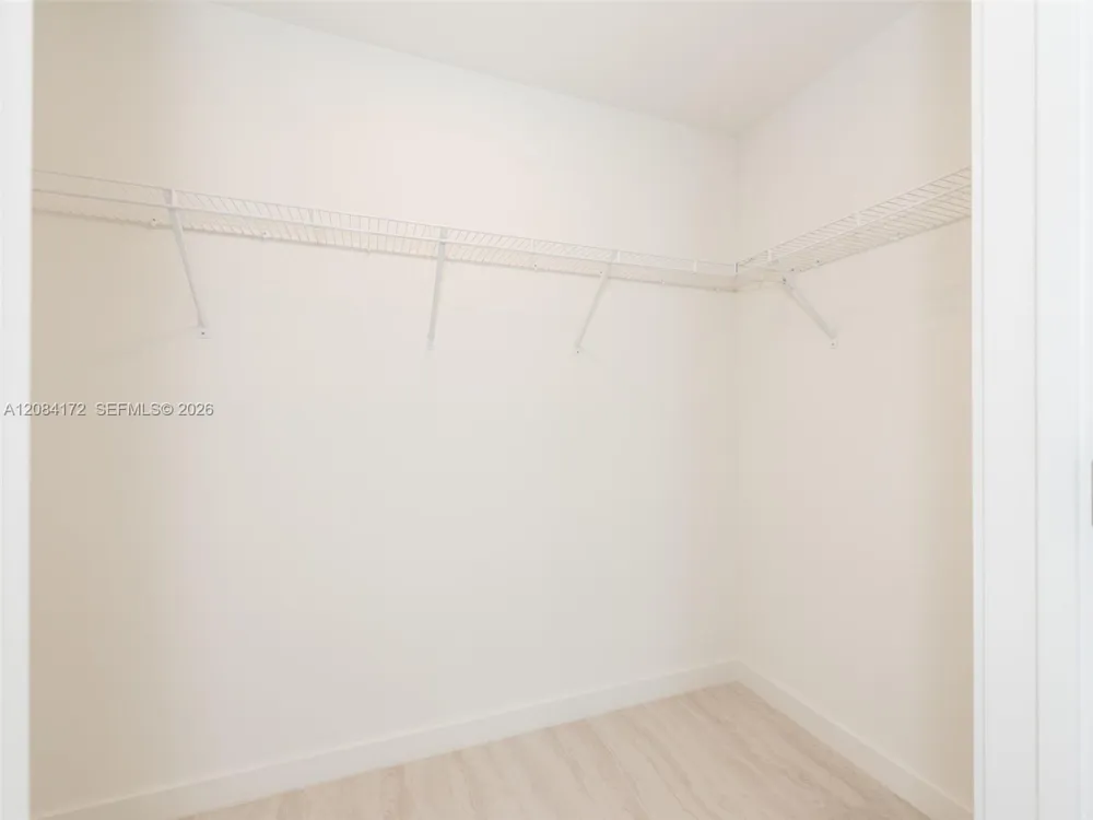 77 SE 5th St #1714 Miami, FL 33131