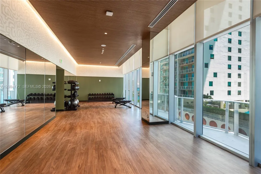 77 SE 5th St #1714 Miami, FL 33131