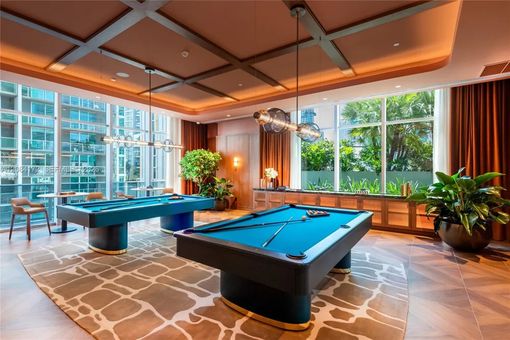 77 SE 5th St #1714 Miami, FL 33131