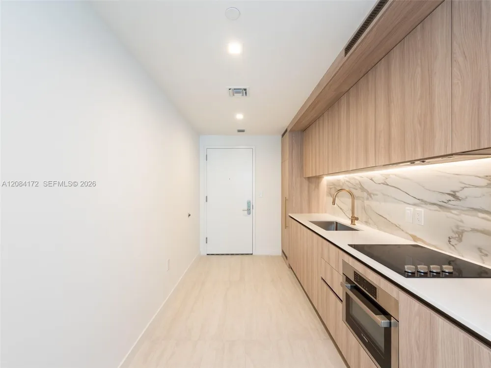 77 SE 5th St #1714 Miami, FL 33131