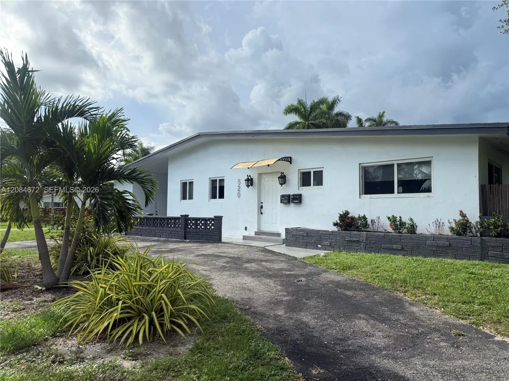 520 SW 5th St Hallandale Beach, FL 33009