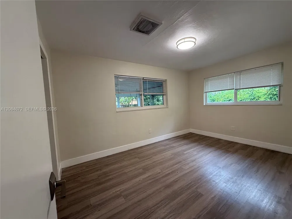 520 SW 5th St Hallandale Beach, FL 33009