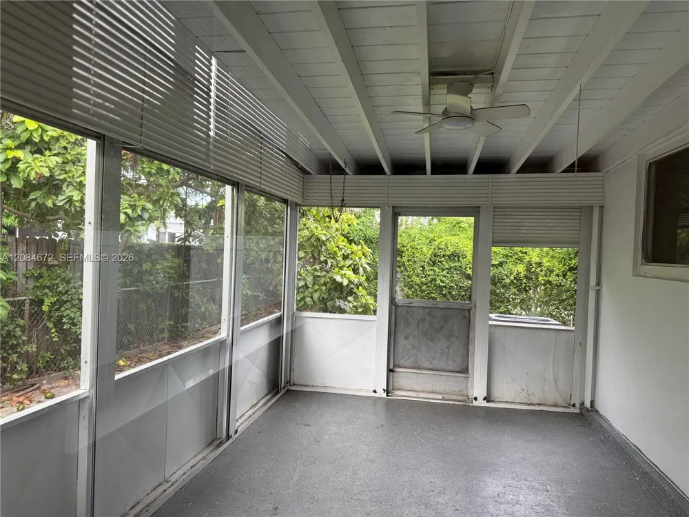 520 SW 5th St Hallandale Beach, FL 33009