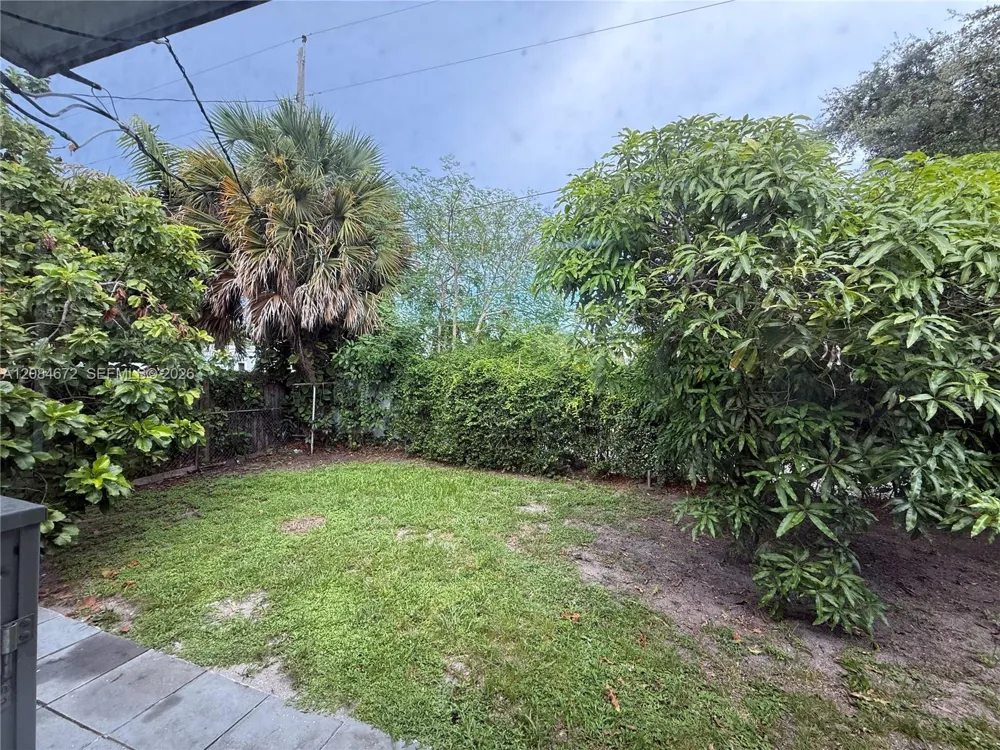 520 SW 5th St Hallandale Beach, FL 33009