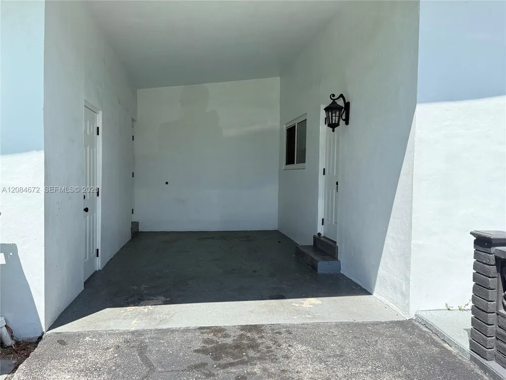 520 SW 5th St Hallandale Beach, FL 33009