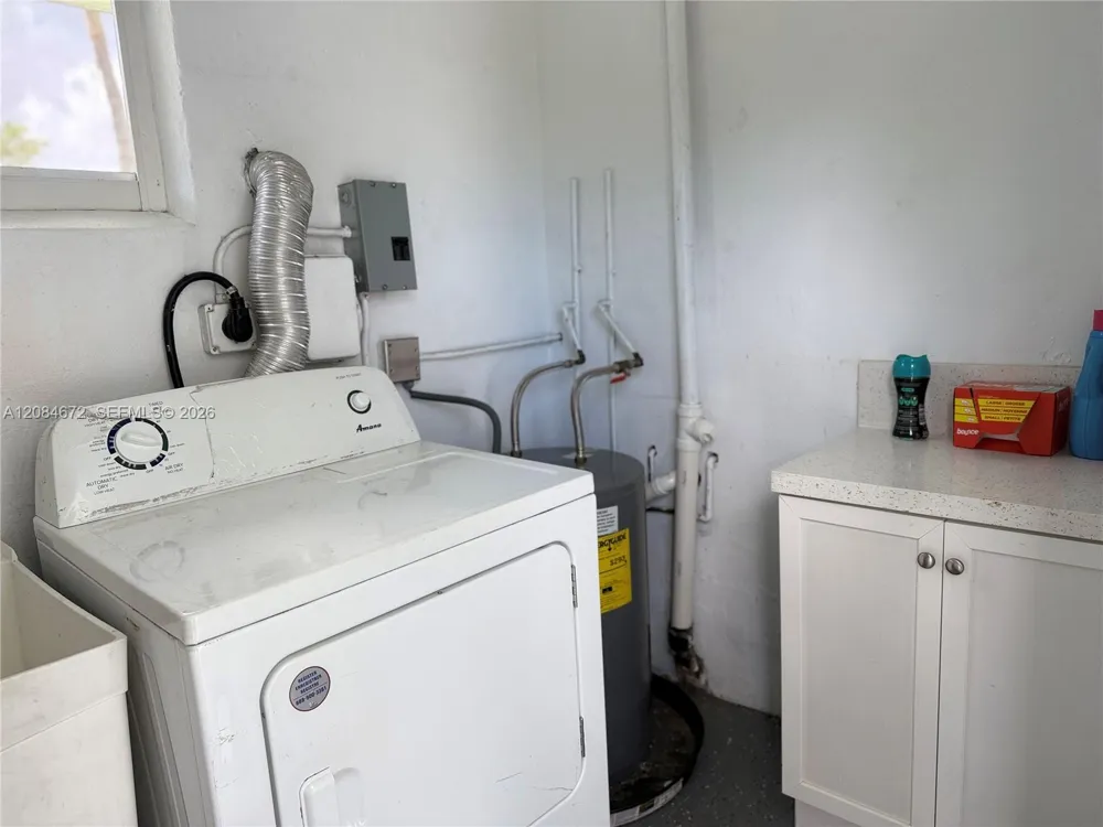 520 SW 5th St Hallandale Beach, FL 33009