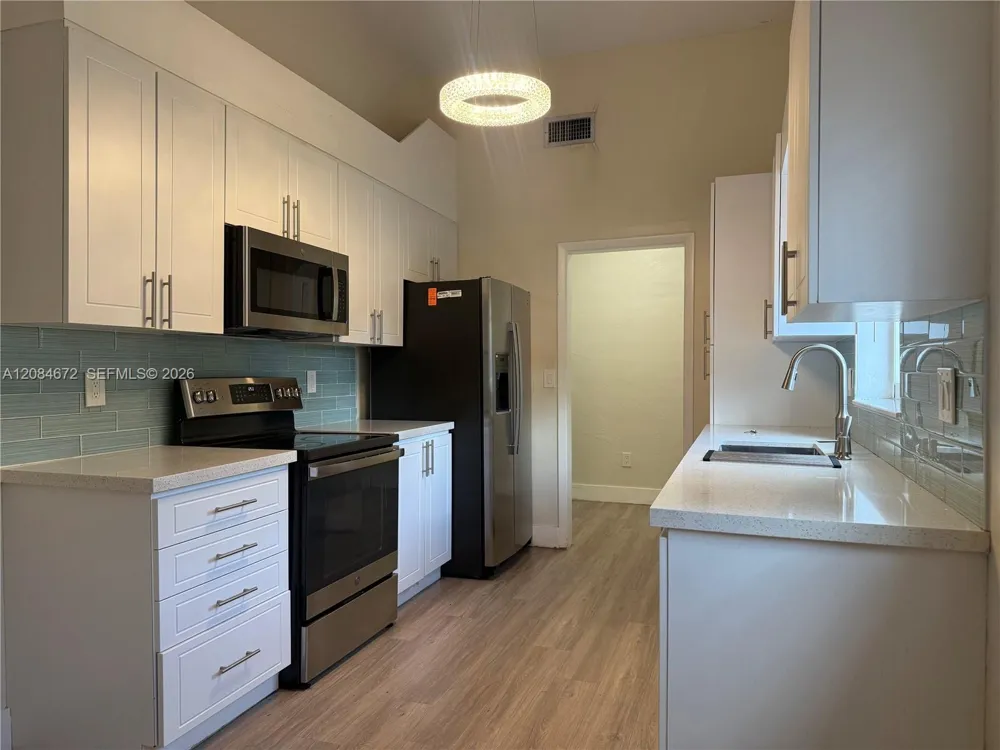 520 SW 5th St Hallandale Beach, FL 33009