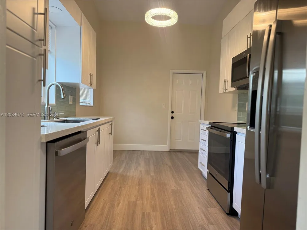520 SW 5th St Hallandale Beach, FL 33009