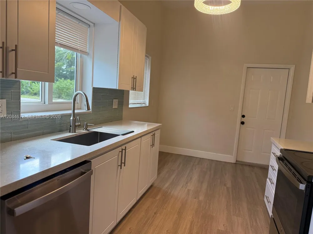 520 SW 5th St Hallandale Beach, FL 33009
