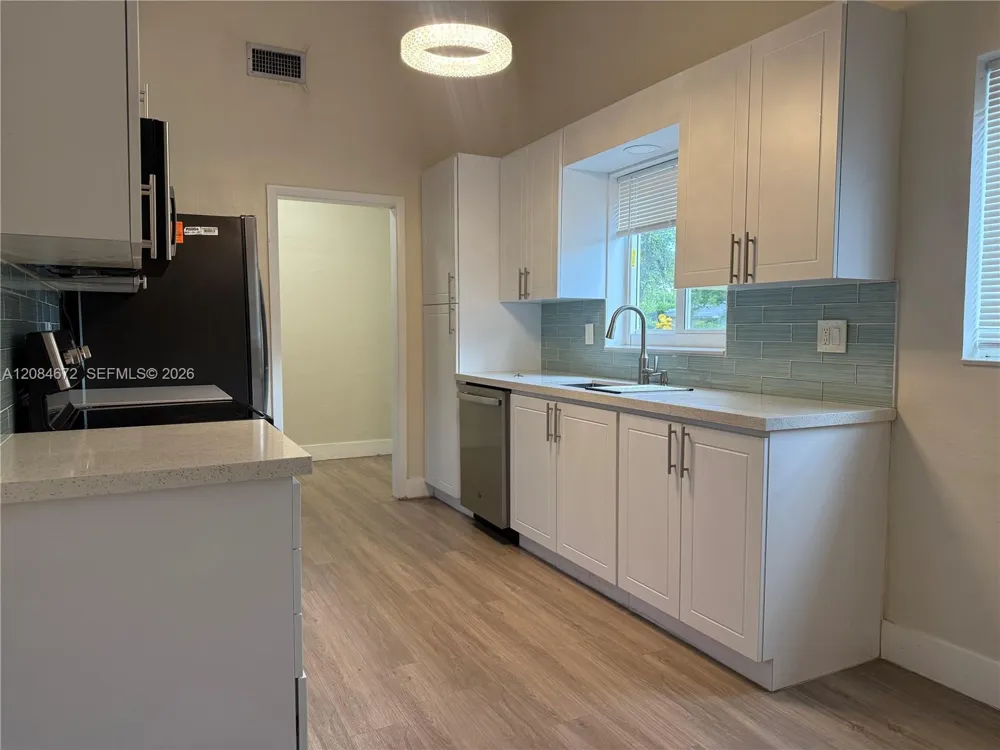 520 SW 5th St Hallandale Beach, FL 33009