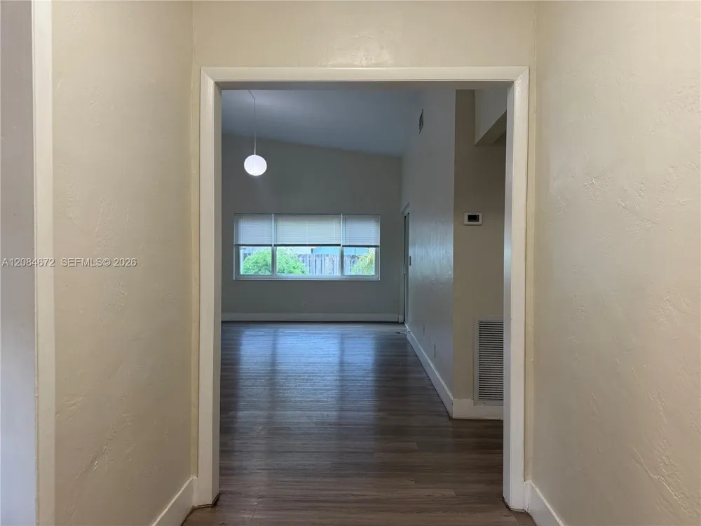 520 SW 5th St Hallandale Beach, FL 33009