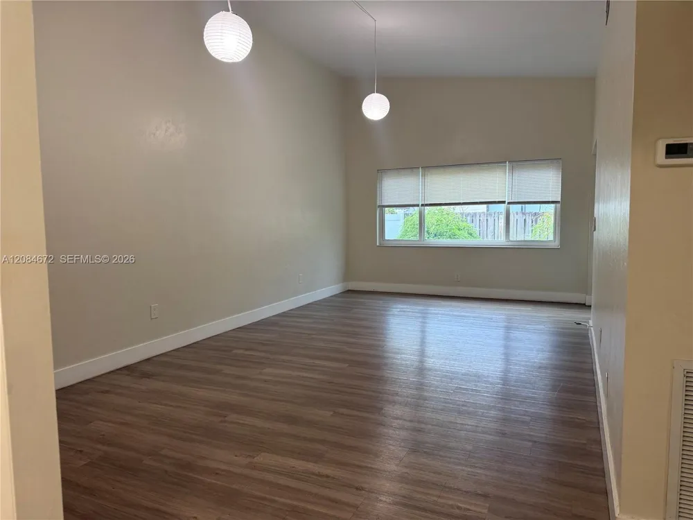 520 SW 5th St Hallandale Beach, FL 33009
