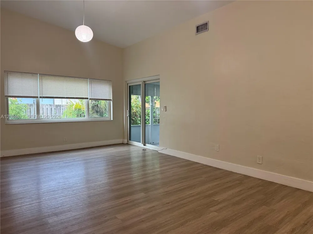 520 SW 5th St Hallandale Beach, FL 33009
