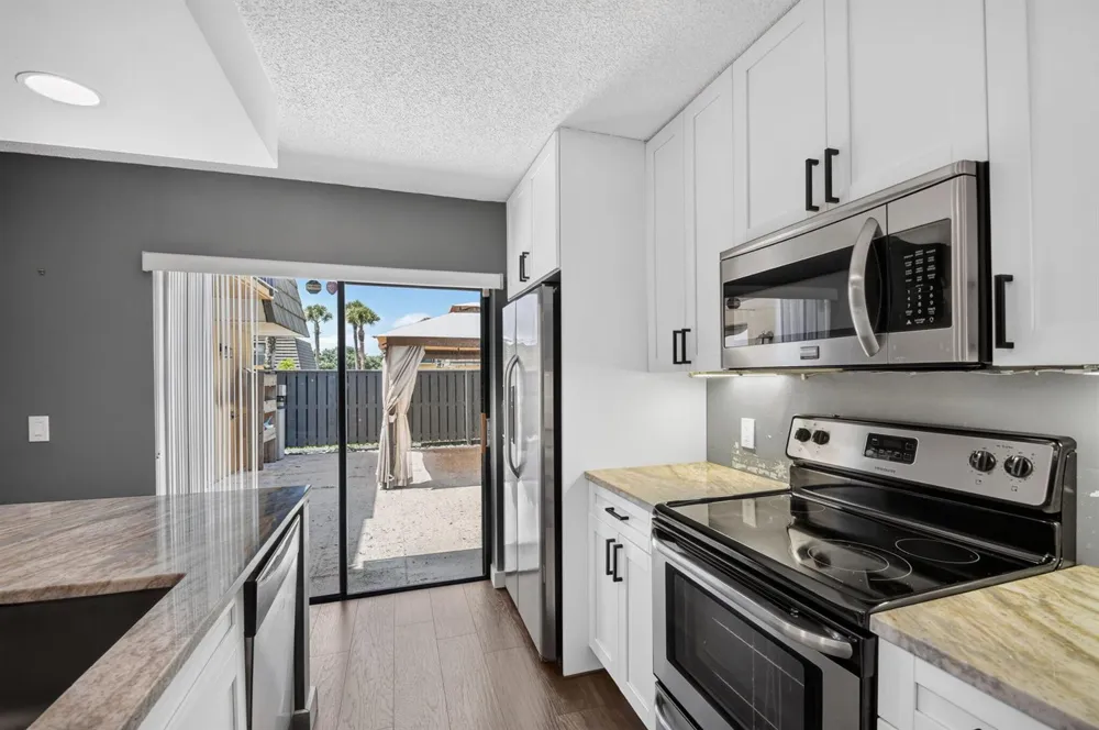 2409 24TH WAY West Palm Beach, FL 33407