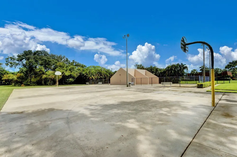 2409 24TH WAY West Palm Beach, FL 33407