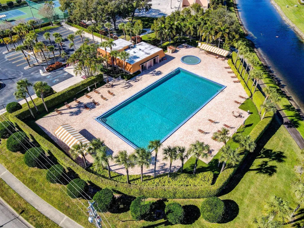 2409 24TH WAY West Palm Beach, FL 33407