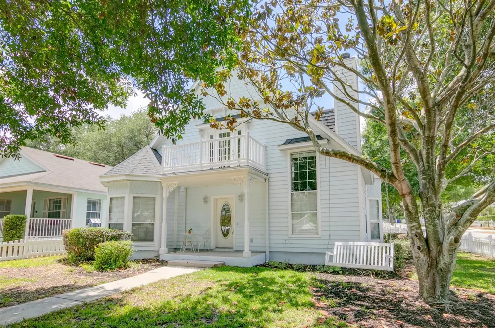 933 LAKE ELSIE DRIVE Tavares, FL 32778