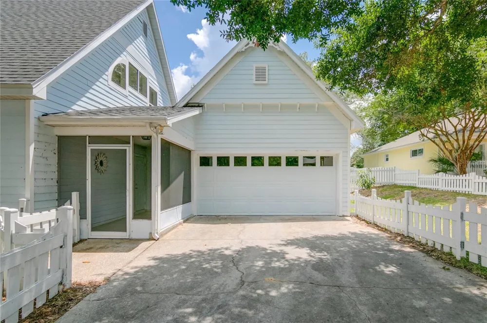 933 LAKE ELSIE DRIVE Tavares, FL 32778