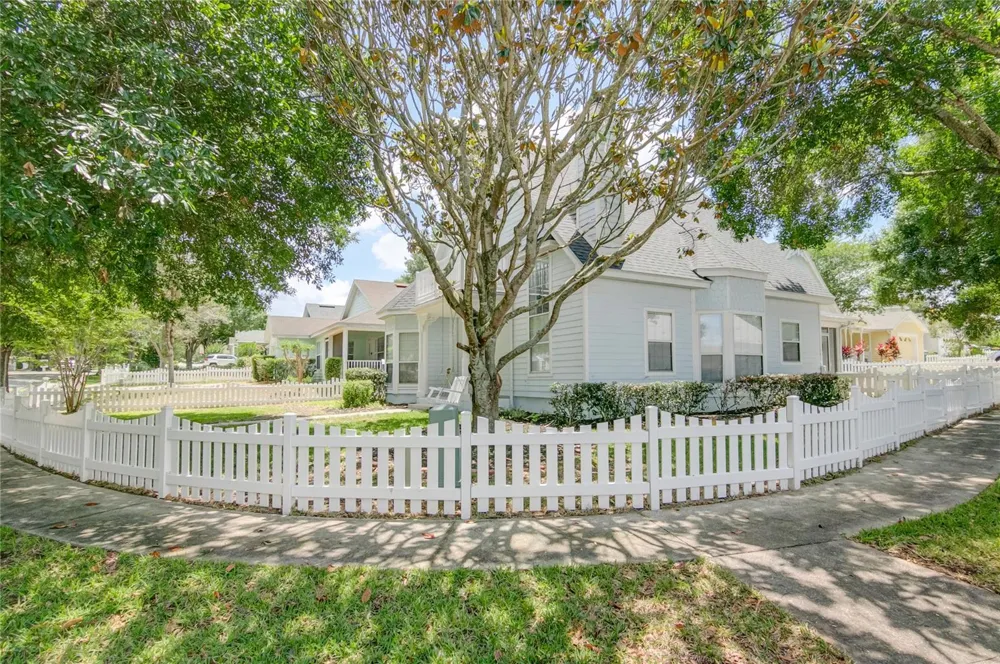 933 LAKE ELSIE DRIVE Tavares, FL 32778