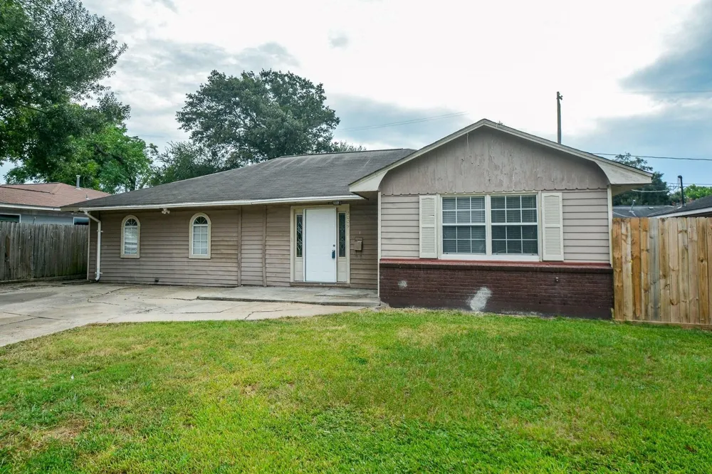 2009 Cleveland Street Pasadena, TX 77502