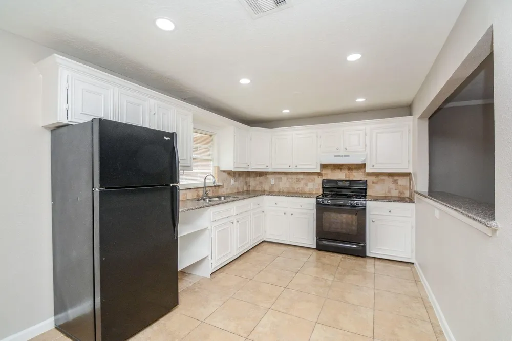 2009 Cleveland Street Pasadena, TX 77502