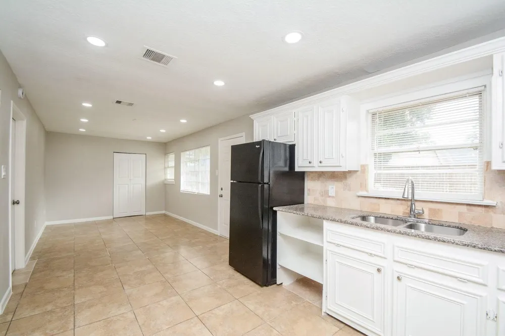 2009 Cleveland Street Pasadena, TX 77502