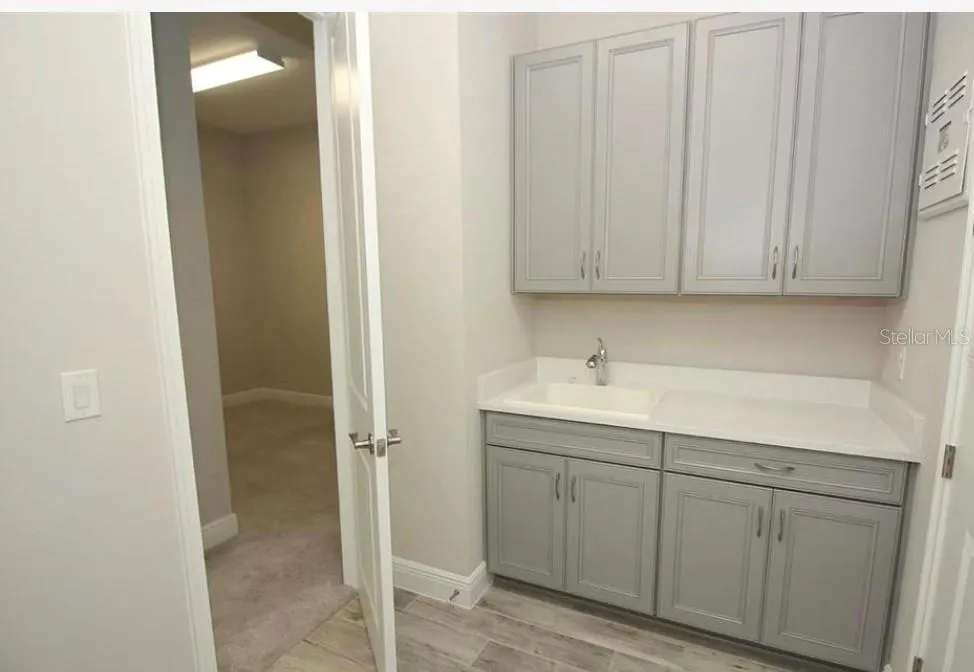 2512 DIAMOND RIDGE COURT Orlando, FL 32835