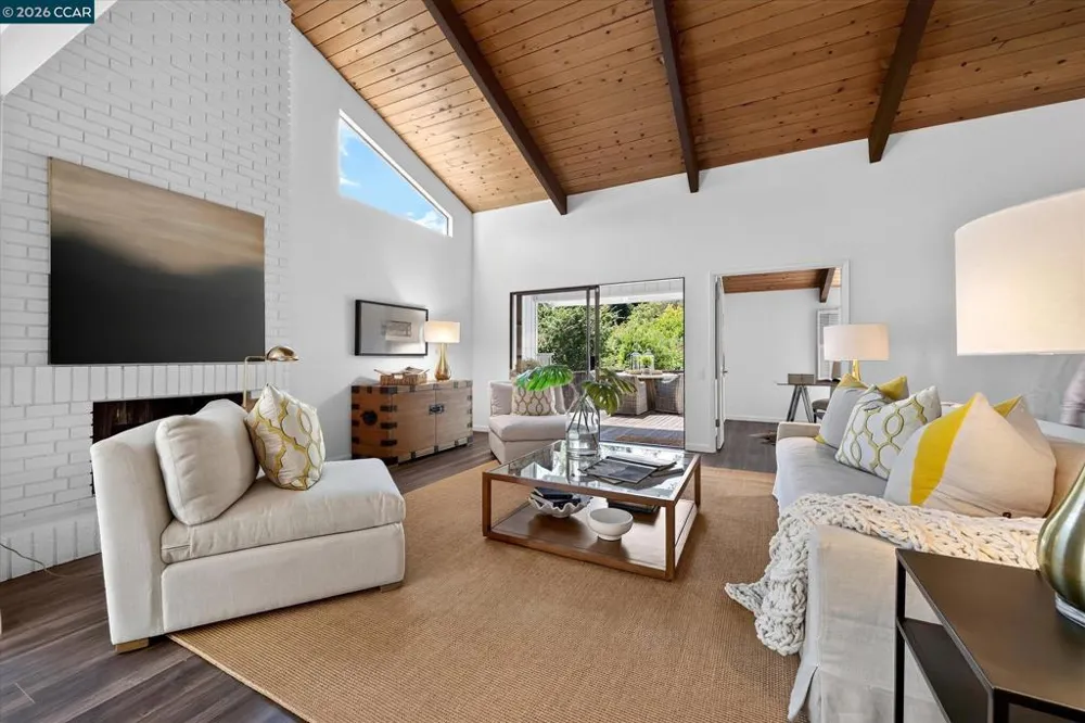 674 Augusta Drive Moraga, CA 94556