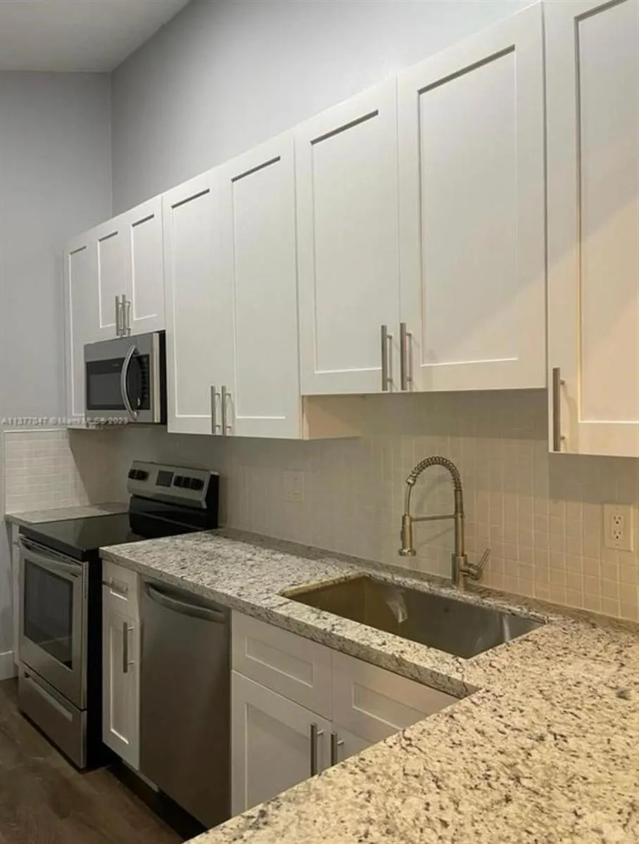 4125 NW 78TH AVENUE Sunrise, FL 33351