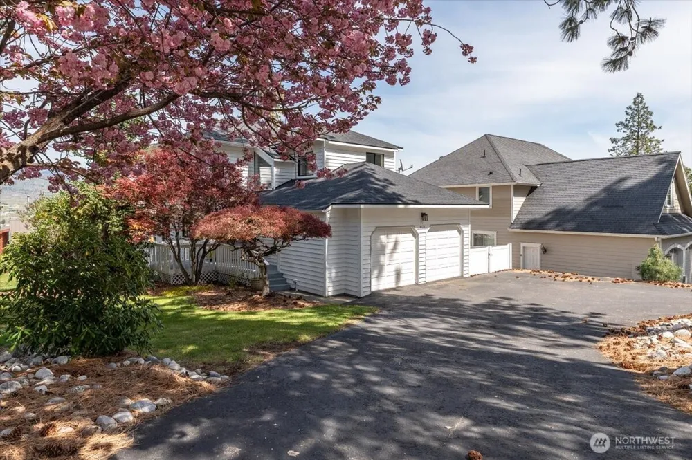 4124 Lakeview Place Chelan, WA 98816