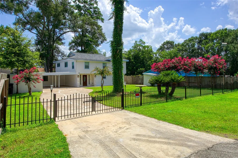 118 Waterwood Drive Huffman, TX 77336