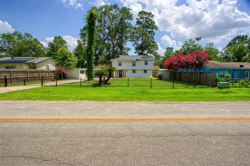 118 Waterwood Drive Huffman, TX 77336