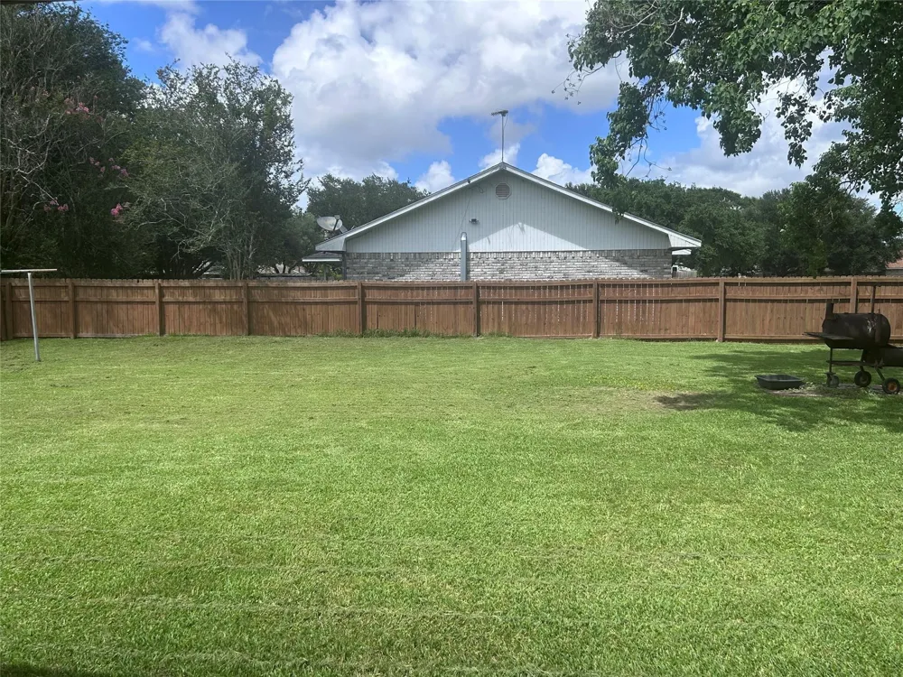 279 4th Street Van Vleck, TX 77482