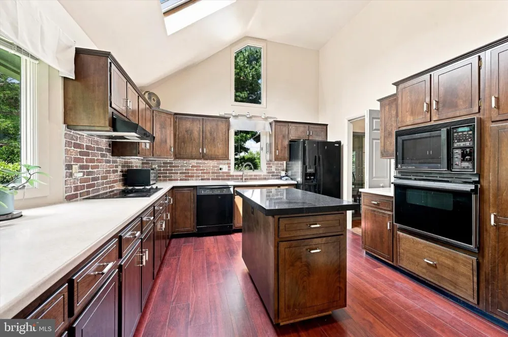 34 SOUTHRIDGE DRIVE Kennett Square, PA 19348