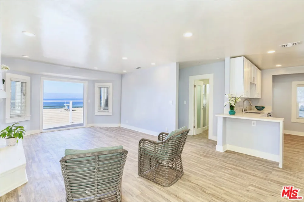 1836 The Strand Hermosa Beach, CA 90254