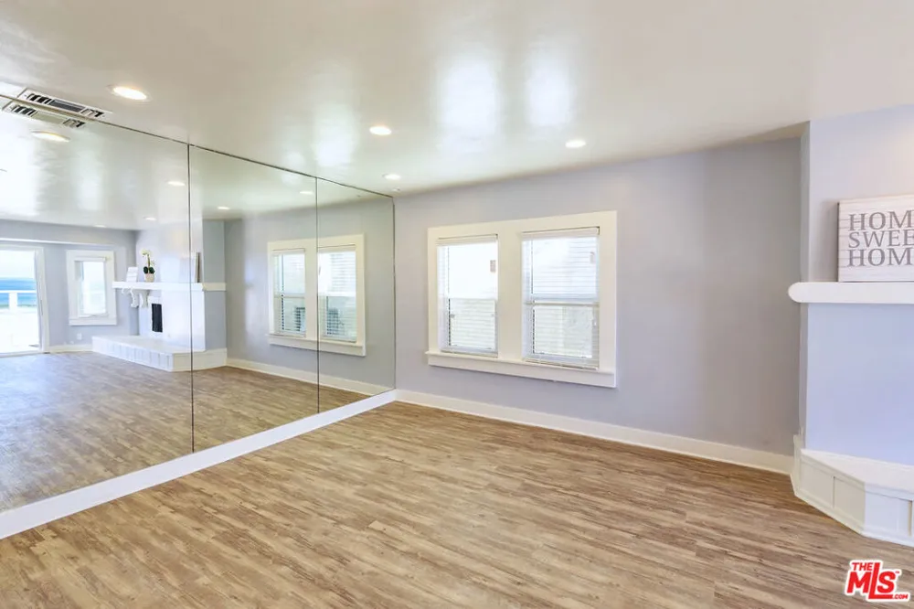 1836 The Strand Hermosa Beach, CA 90254