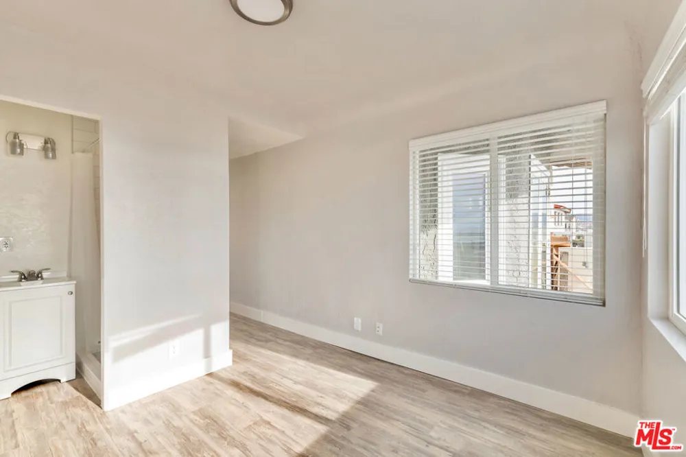 1836 The Strand Hermosa Beach, CA 90254