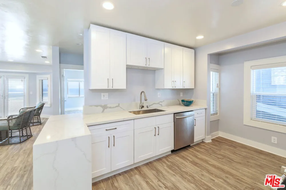 1836 The Strand Hermosa Beach, CA 90254