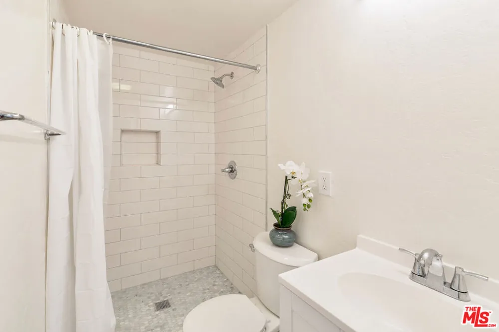 1836 The Strand Hermosa Beach, CA 90254