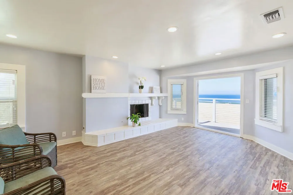 1836 The Strand Hermosa Beach, CA 90254