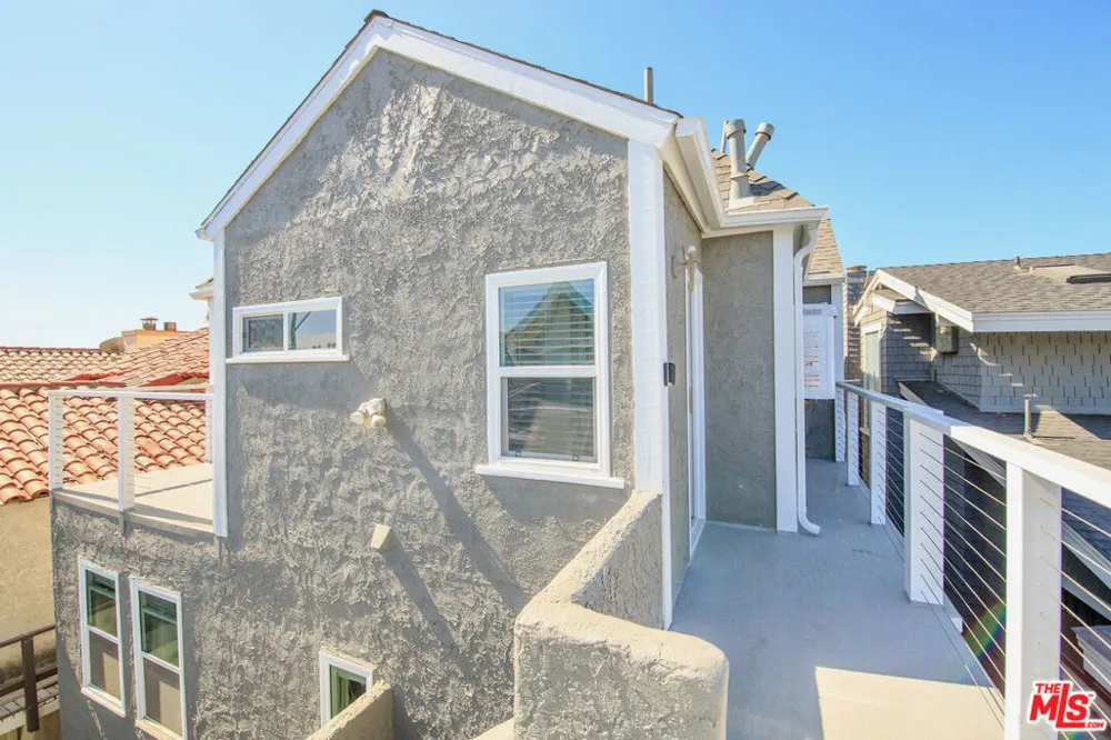 1836 The Strand Hermosa Beach, CA 90254