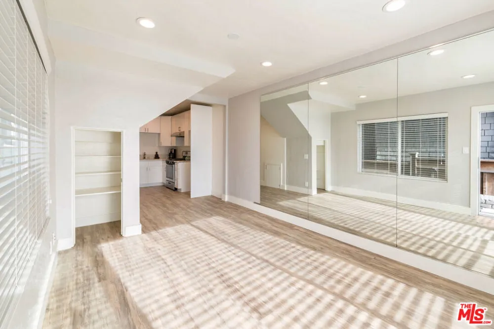 1836 The Strand Hermosa Beach, CA 90254