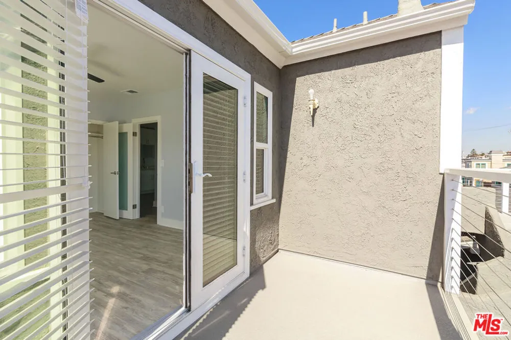 1836 The Strand Hermosa Beach, CA 90254