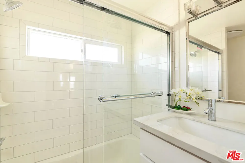 1836 The Strand Hermosa Beach, CA 90254